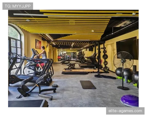 蒋圣龙家里那个健身房，比我们小区会所还贵吧